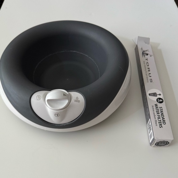 TORUS Filtered 2L/68oz Portable Gravity Dog Water Bowl + 5 new unused filters - Picture 4 of 12